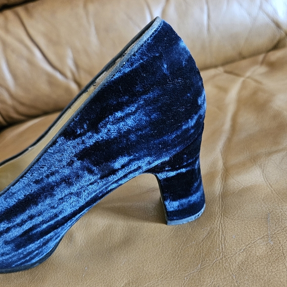 Women's Givenchy Blue Velvet Pump Heels Size 6 US - Picture 8 of 12